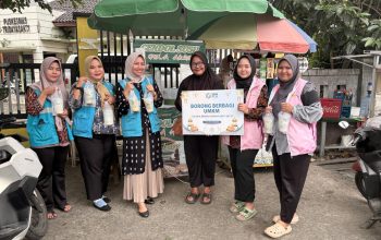 PLN Cikarang Gerakkan Ekonomi UMKM Lewat Borong Berbagi di Bulan Ramadan