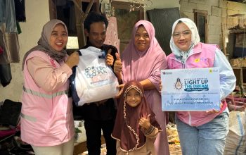 Melalui Program Light Up The Dream PLN UP3 Bekasi Wujudkan Cahaya Terang Di Bulan Ramadhan Bagi Warga Kurang Mampu Mendapatkan Listrik Gratis