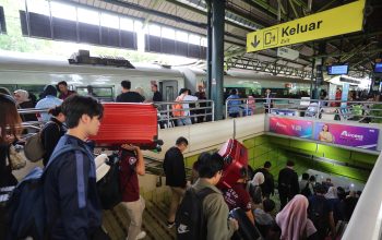 Puncak Arus Balik Lebaran, Puluhan Ribu Penumpang Padati Stasiun