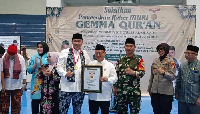Kota Bekasi Pecahkan Rekor MURI Lewat Gerakan Menulis dan Membaca Mushaf Al-Qur’an Massal
