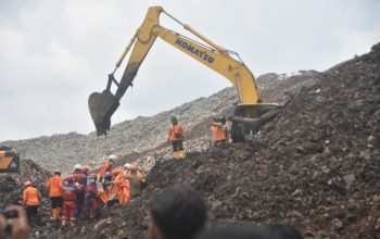 Korban Tewas Longsor Sampah TPST Bantargebang Bertambah Jadi Lima Orang