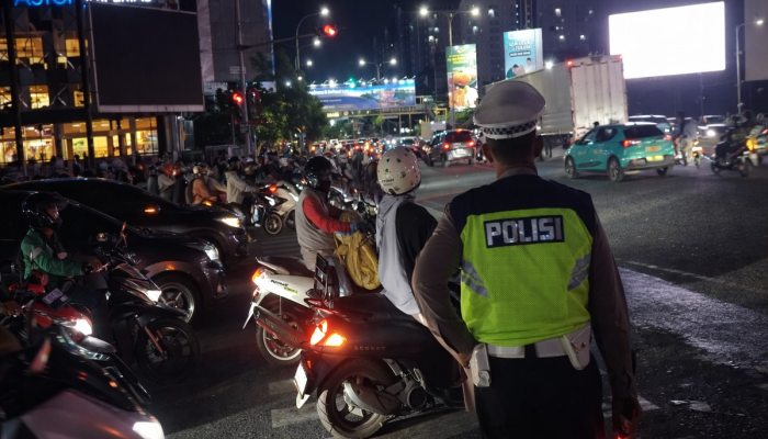 Arus Lalu Lintas di Simpang BCP Bekasi Mulai Padat H-7 Lebaran