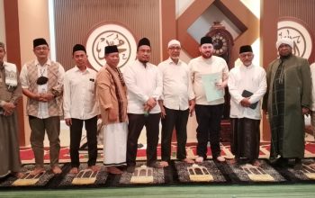 Warga Inggris Jadi Mualaf di Islamic Centre Bekasi, Suasana Haru Iringi Syahadat