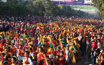 Peringati Hari Tari Sedunia, Pemkot Bekasi Tampilkan Ribuan Penari di CFD Ahmad Yani