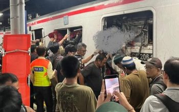 Insiden Kereta di Bekasi Timur, KAI Fokus Evakuasi