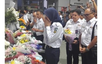 KAI Lakukan Tabur Bunga untuk Korban Kecelakaan KRL di Stasiun Bekasi Timur