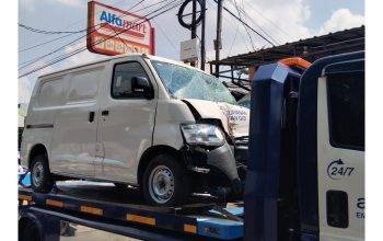 Mobil Penyalur MBG Tabrak PKL di Bekasi Timur, Korban Terjepit dan Luka-luka