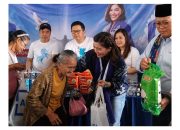 Demokrat dan Kuda Biru Project Bagikan 300 Paket Sembako di Gereja Santo Servatius Bekasi