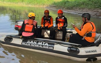Pemuda Terseret Arus Kali Bekasi Saat Menyeberang untuk Memancing