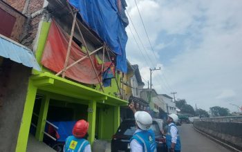 PLN Cikarang Imbau Masyarakat Jaga Jarak Aman 3 Meter dan Hindari Aktivitas Berisiko Dekat Jaringan Listrik