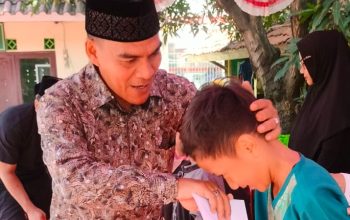 Santunan Yatim di SDN Teluk Pucung 1, Wujud Kepedulian Guru dan Wali Murid