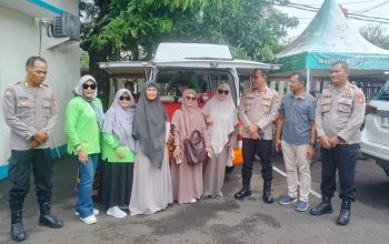 Ratusan Warga Terima Makan Gratis dalam Aksi Sosial di Bekasi Selatan