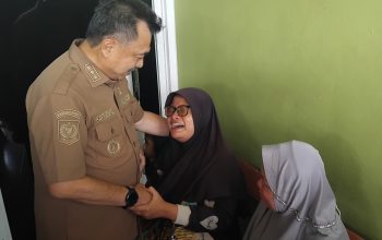 Wakil Wali Kota Bekasi Jenguk Keluarga Ojol Korban Tewas Kecelakaan Maut di Simpang Unisma 