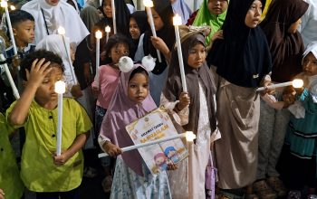 Sambut Tahun Baru Islam, 700 Warga Bekasi Ikuti Pawai Obor Elektrik 