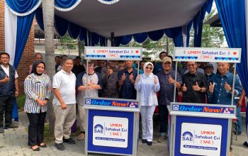Evi Serahkan Booth UMKM untuk Sahabat Evi di Bekasi Jaya dan Duren Jaya