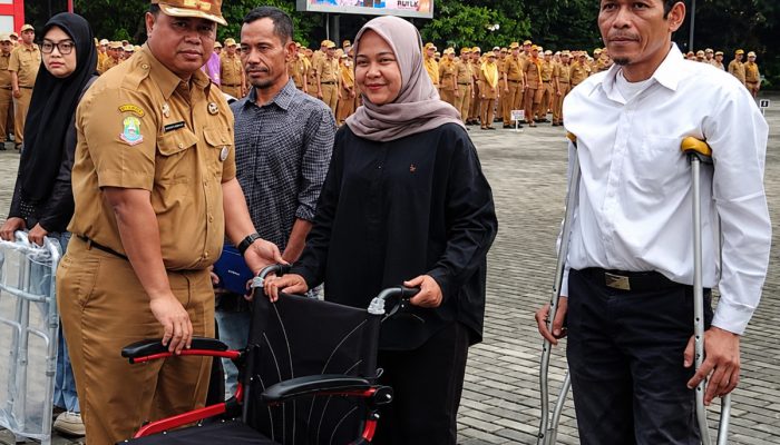 Pemkot Bekasi Salurkan 91 Alat Bantu Disabilitas untuk Warga Miskin 