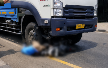 Penumpang Ojol Tewas Terlindas Truk di Kranji