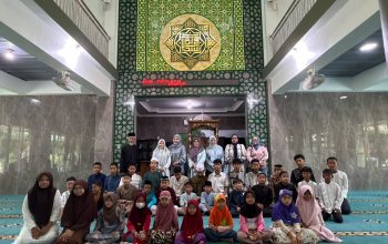 Evi Mafriningsianti dan SAE Berbagi Kebahagiaan Bersama Puluhan Anak Yatim