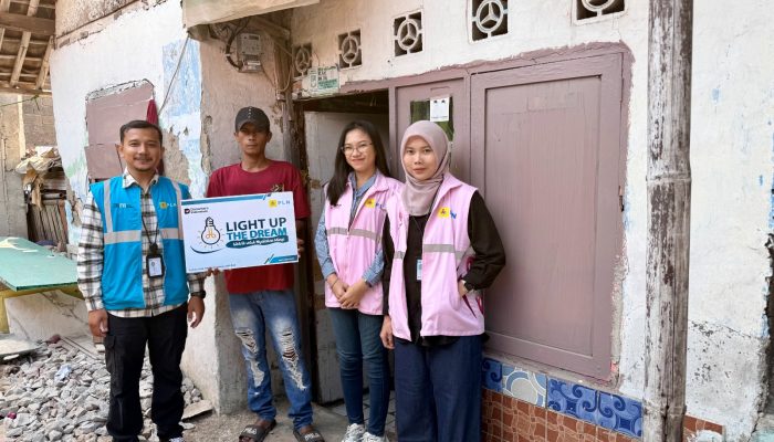 Sambut HUT Ke-81 RI, PLN Bekasi Hadirkan Sambungan Listrik Mandiri bagi Warga Babelan melalui Program Light Up The Dream