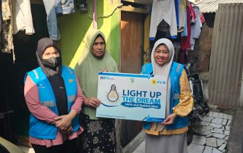 Melalui Program Light Up The Dream PLN UP3 Bekasi Hadirkan Sambungan Listrik Mandiri bagi Warga Harapanjaya
