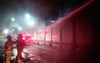Gudang Kardus PT Mie Sedap di Bekasi Terbakar, Petugas Masih Lakukan Pendinginan