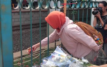 100 Hari Tragedi KRL Bekasi Timur, Keluarga Korban Gelar Doa Bersama dan Tabur Bunga 