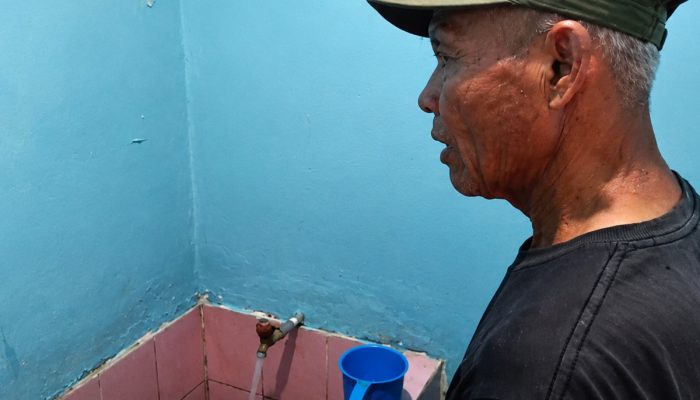 Warga Bekasi Keluhkan Air PDAM Keruh dan Dipenuhi Cacing 