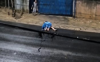 Diduga Terpapar Air Lindi, Jalan Siliwangi Bantargebang Licin hingga Sebabkan Pemotor Terjatuh 
