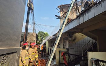 Kebakaran Hanguskan 6 Kontrakan di Kranji, Kerugian Capai Rp500 Juta