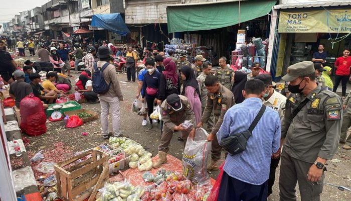 Belum Dapat Tempat Relokasi, Pedagang Tetap Berjualan di Jalan Muhammad Yamin
