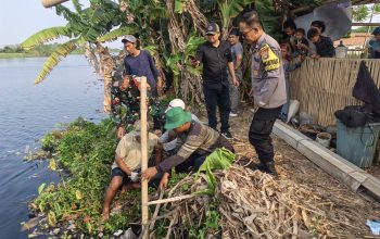 Jasad Bayi Laki-laki Ditemukan Mengambang Terbungkus Karung di Babelan