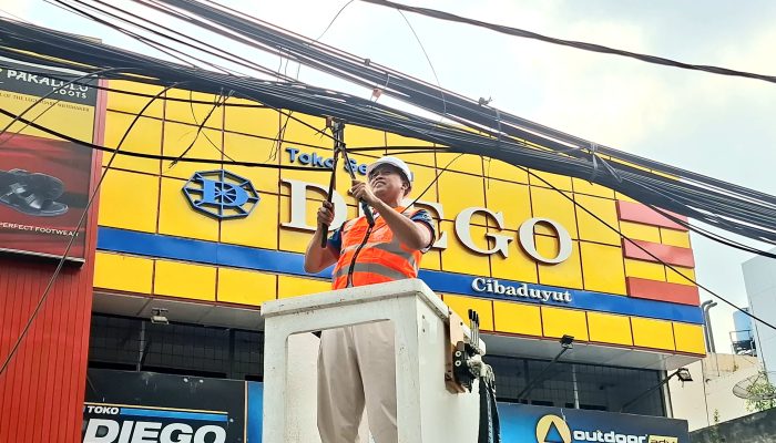 Kabel Optik Semrawut di Bekasi Timur Mulai Ditertibkan