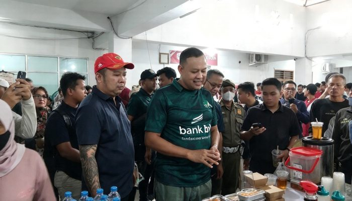 Wali Kota Bekasi Launching Gerakan Gebrak Pasar, Ajak ASN Belanja di Pasar Tradisional