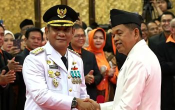 Dedi Mulyadi Lantik Asep Surya Atmaja sebagai Bupati Bekasi 