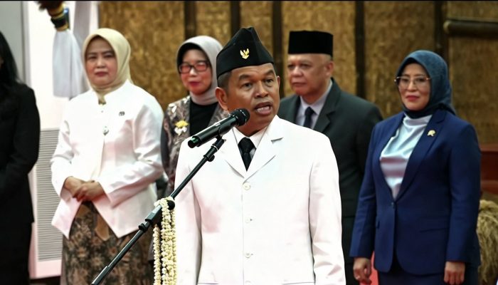 Resmi Jadi Bupati Bekasi, Asep Surya Atmaja Diminta Dedi Mulyadi Benahi Pelayanan Publik 