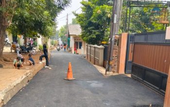 Pengaspalan Gang Cemara Jatimekar Terealisasi, Warga Ucapkan Terima Kasih kepada Ahmadi Madong
